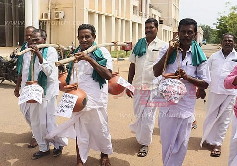 குறைதீர்க்கும் கூட்டத்தில் இருந்து விவசாயிகள் வெளிநடப்பு