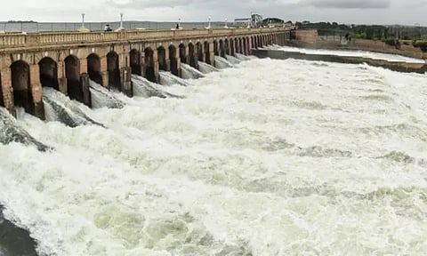 கர்நாடக அணைகளில் உபரி நீர் திறப்பு குறைப்பு