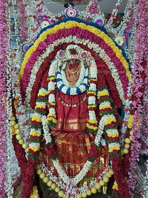 பெரிய மாரியம்மன் கோவிலில் ஊஞ்சல் உற்சவம்