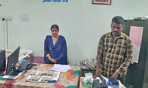 லஞ்ச பணத்தில் வீட்டு மனைகள் வாங்கி குவித்த பெண் துணை சார்பதிவாளர்: கணக்கில் வராத ரூ.8 லட்சம் பறிமுதல்..!