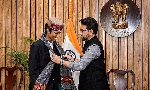 பிரக்ஞானந்தாவை நேரில் அழைத்து பாராட்டு தெரிவித்த மத்திய மந்திரி அனுராக் தாக்கூர்