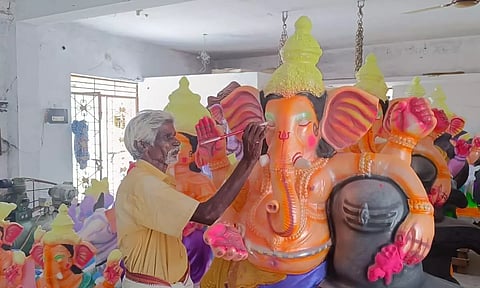 விநாயகர் சிலைகள் தயாரிக்கும் பணி மும்முரம்