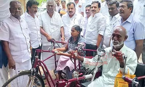 மாற்றுத்திறனாளிகளுக்கு நல உதவிகள்