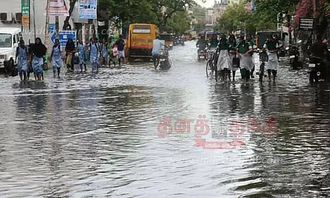 தூத்துக்குடியில் கொட்டித்தீர்த்த கனமழை; வீடுகளுக்குள் தண்ணீர் புகுந்தது