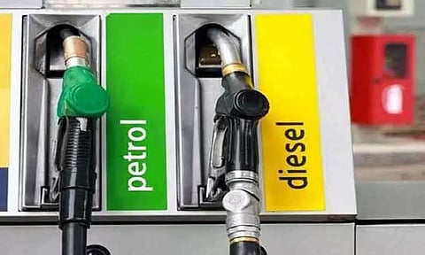 பாகிஸ்தானில் பெட்ரோல் விலை ரூ.300-ஐ தாண்டியது