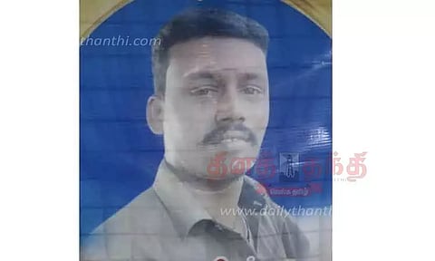 மோட்டார்சைக்கிள் மீது பஸ் மோதி டிரைவர் பலி