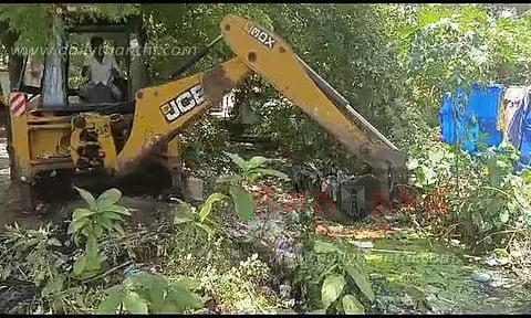 வடிகால் வாய்க்கால் தூர்வாரும் பணி