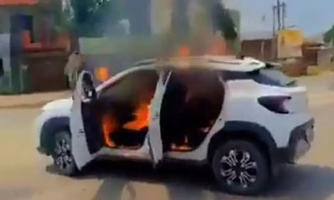 ஜல்னாவில் போலீஸ் தடியடியை கண்டித்து மராத்தா அமைப்பினர் பல இடங்களில் போராட்டம்; வானத்தை நோக்கி துப்பாக்கி சூடு