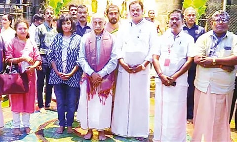 ஸ்ரீகாளஹஸ்தி சிவன் கோவிலில் இஸ்ரோ முன்னாள் தலைவர் கிரண்குமார் சாமி தரிசனம்