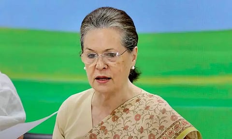 சோனியா காந்தி மருத்துவமனையில் அனுமதி