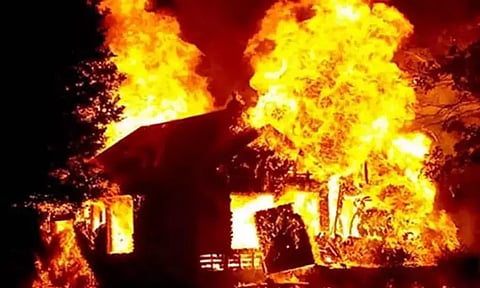 நள்ளிரவில் கடையில் ஏற்பட்ட தீ விபத்தில் ரூ.10 லட்சம் சைக்கிள்கள் எரிந்து சேதம்