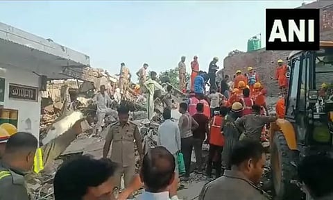 உ.பி.: 3 மாடி கட்டிடம் இடிந்து விழுந்ததில் 2 பேர் உயிரிழப்பு