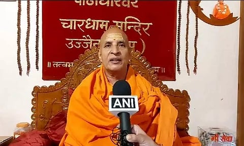 டெங்கு வைரசை சுமக்கும் கொசு கடித்தால் மரணம் நேரிடும்; உதயநிதி பேச்சுக்கு மத்திய பிரதேச சாமியார் எச்சரிக்கை