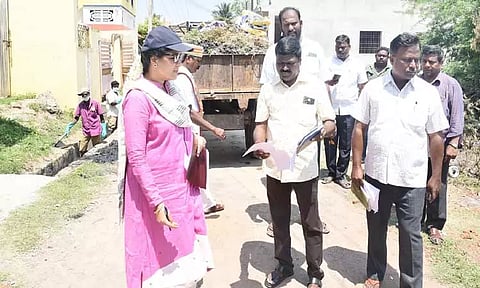 மழை நீர் கால்வாய் தூர்வாரும் பணியை காஞ்சீபுரம் மாவட்ட கலெக்டர் ஆய்வு