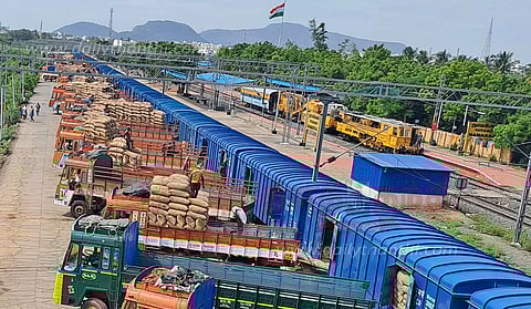 நாமக்கல்லுக்குசரக்கு ரெயிலில் 2,700 டன் மக்காச்சோளம் வந்தது