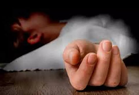 பரமத்திவேலூர் அருகேபஸ்சில் இருந்து குதித்து வடமாநில தொழிலாளி தற்கொலை