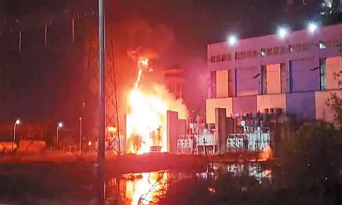 மீஞ்சூர் அருகே வடசென்னை அனல் மின் நிலையத்தில் திடீர் தீ விபத்து