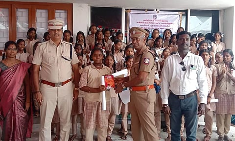 பாலியல் தொந்தரவு ஏற்பட்டால் உடனடியாக தகவல் தெரிவிக்க வேண்டும்