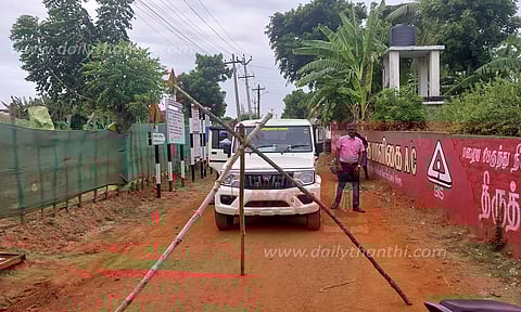 சாலை பணிகளை விரைந்து முடிக்க வலியுறுத்தி பொதுமக்கள் மறியல்