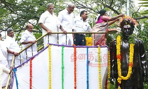 வ.உ.சி. சிலைக்கு கவர்னர் தமிழிசை, முதல்-அமைச்சர் ரங்கசாமி மரியாதை