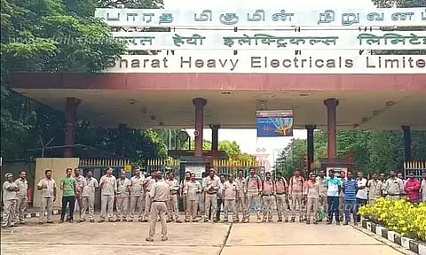 பெல் தொழிற்சாலையில் ஊழியர்கள் ஆர்ப்பாட்டம்