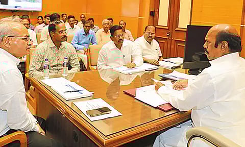 வடகிழக்கு பருவமழை தொடங்க உள்ளதால் மழைநீர் வடிகால் பணிகளை விரைந்து முடிக்க வேண்டும்