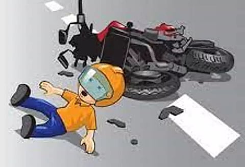 வேன் மீது மோட்டார்சைக்கிள் மோதல்; கல்லூரி மாணவர் பலி