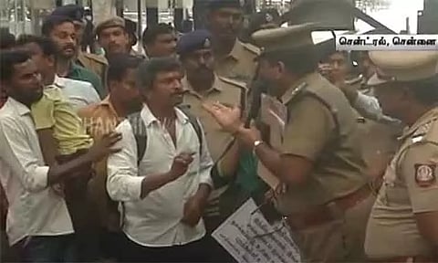 பணி நியமனம் கோரி சென்ட்ரல் ரெயில் நிலையத்தில் போராட்டம்; 220 பேர் மீது வழக்குப்பதிவு