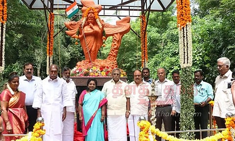 தாவரவியல் பூங்காவில் பாரத மாதா சிலை