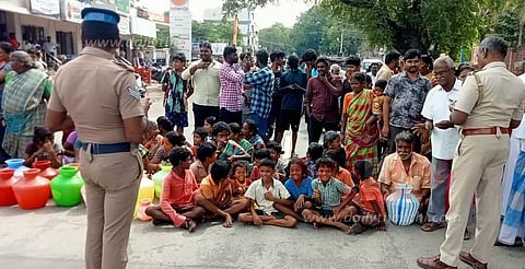 தாரமங்கலத்தில் குடிநீர் கேட்டுகாலிக்குடங்களுடன் பொதுமக்கள் சாலை மறியல்