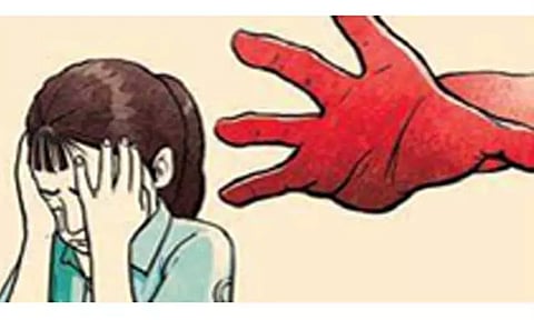 மேற்கு வங்காளத்தில் கொடூரம்: 5-ம் வகுப்பு சிறுமியை மிரட்டி கற்பழித்து வந்த முதியவர் கைது