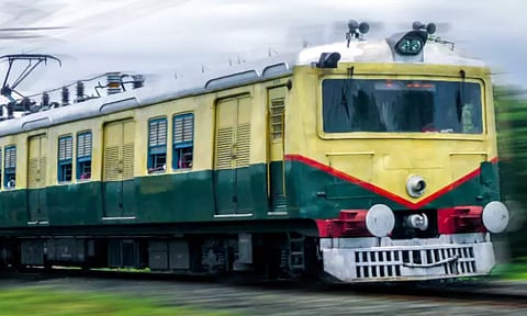 மாம்பலம் அருகே ஓடும் ரெயிலில் இருந்து தவறி விழுந்த ஏ.சி. மெக்கானிக் பலி