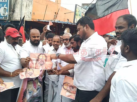 தக்கலையில் அயோத்தி சாமியார் உருவப்படத்தை எரித்து தி.மு.க.வினர் போராட்டம்