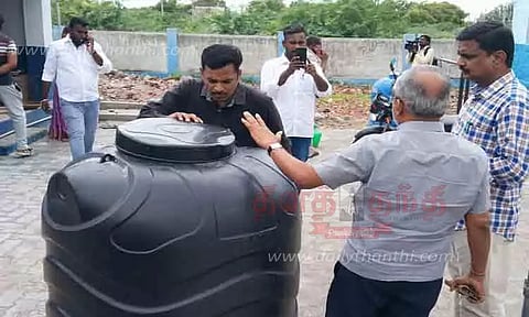 விருதுநகர் அருகே அரசு பள்ளிக்கூட குடிநீர் தொட்டியில் சாணம் கலப்பு