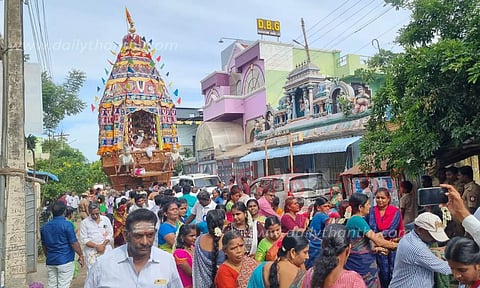 நாகை நவநீத கிருஷ்ணன் கோவில் தேரோட்டம்