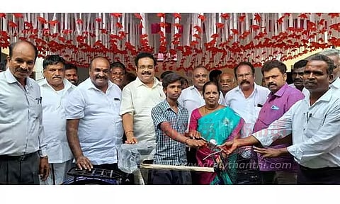 மாணவர்களுக்கு விலையில்லா சைக்கிள்கள்