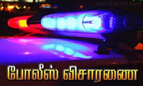 ரெயில் நிலையத்திற்குள் பட்டா கத்தியுடன் வந்த கும்பல்: கல்லூரி மாணவருக்கு சரமாரி வெட்டு; ரூட் தல பிரச்சினையா? ரெயில்வே போலீசார் விசாரணை