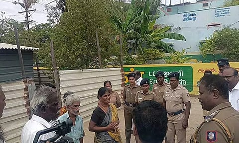 குலசேகரன்பட்டினத்தில்ஆக்கிரமிப்பிலிருந்து வீடுகள் அகற்றம்