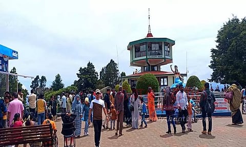 தொட்டபெட்டா மலைச்சிகரத்திற்கு சுற்றுலா பயணிகள் செல்ல தடை