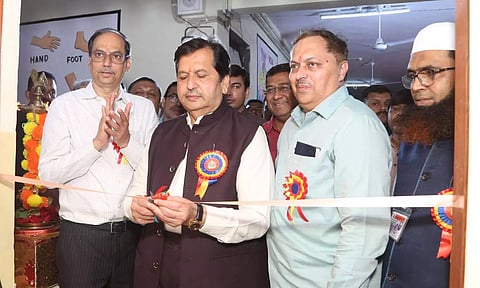 மாநகராட்சி பள்ளிகளில் இரவுநேர வகுப்பு; மந்திரி மங்கள் பிரபாத் லோதா தொடங்கி வைத்தார்