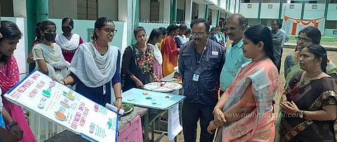 காரிமங்கலம் அரசு மகளிர் கல்லூரியில்சிறுதானிய கண்காட்சி