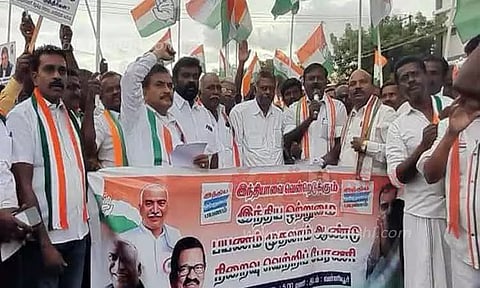 காங்கிரஸ் கட்சியினர் நடைபயணம்