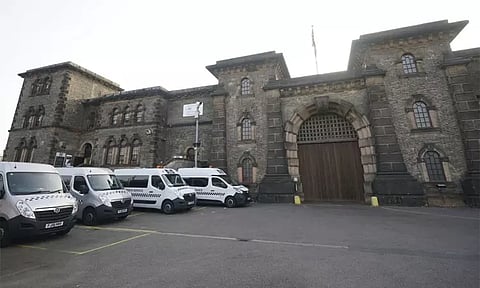 இங்கிலாந்தில் சிறையில் இருந்து தப்பிய ராணுவ வீரர்: ஹெலிகாப்டர் மூலம் தேடுதல் வேட்டை