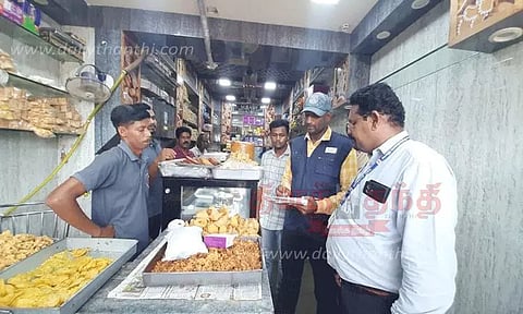 ஆலங்குளம் கடைகளில் சுகாதாரத்துறை அதிகாரிகள் திடீர் ஆய்வு