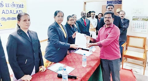 மக்கள் நீதிமன்றத்தில் ஒரே நாளில் 1,468 வழக்குகளுக்கு தீர்வு