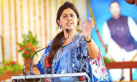 மராத்தா சமூகத்தினர் போராட்டங்கள் மூலமாக இடஒதுக்கீடு கோரி அரசுக்கு அழுத்தம் கொடுக்க வேண்டும் - பங்கஜா முண்டே