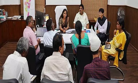 மழைநீர் வடிகால் பணிகளை 30-ந் தேதிக்குள் முடிக்க வேண்டும்; ஒப்பந்ததாரர்களுக்கு மேயர் பிரியா அறிவுறுத்தல்