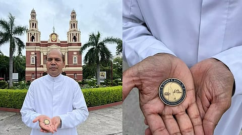 டெல்லி: கிறிஸ்தவ பாதிரியாருக்கு நாணயம் பரிசளித்த அமெரிக்க அதிபர் பைடன்