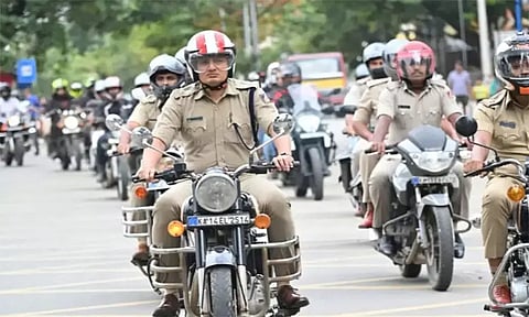 சிவமொக்கா நகரில் போலீசார் மோட்டார் சைக்கிள் பேரணி