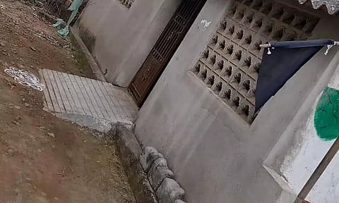 என்.எல்.சி. 3-வது சுரங்கம் அமைக்க எதிர்ப்பு: வீடுகளில் கருப்பு கொடி கட்டிய கிராம மக்கள்